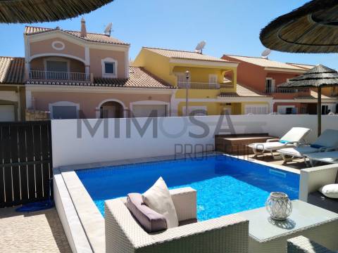 Moradia moderna t3 com piscina e perto da praia em Burgau, Lagos