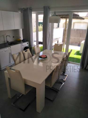 Moradia moderna t3 com piscina e perto da praia em Burgau, Lagos