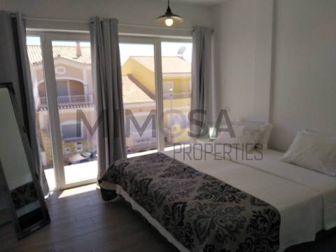 Moradia moderna t3 com piscina e perto da praia em Burgau, Lagos