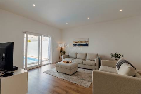 Moradia Geminada T4, Faro, Lagos / Arrendamento / 3000