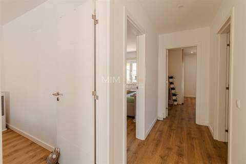 Moradia Geminada T4, Faro, Lagos / Arrendamento / 3000