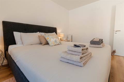 Moradia Geminada T4, Faro, Lagos / Arrendamento / 3000