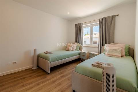 Moradia Geminada T4, Faro, Lagos / Arrendamento / 3000