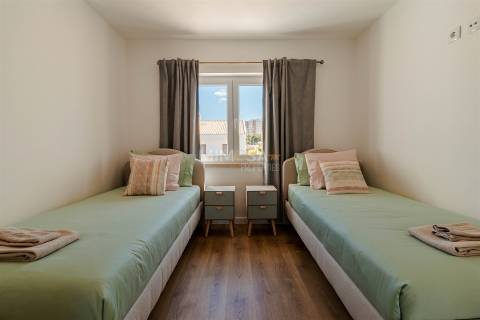 Moradia Geminada T4, Faro, Lagos / Arrendamento / 3000