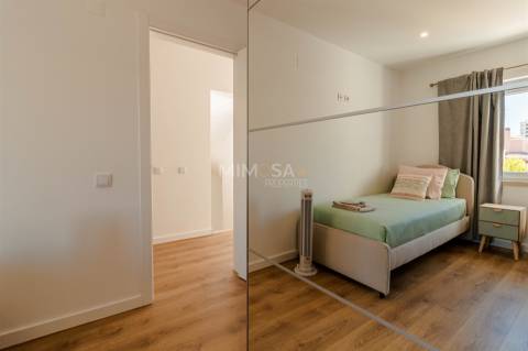 Moradia Geminada T4, Faro, Lagos / Arrendamento / 3000