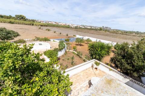 Encantadora Quinta T3 entre Burgau e Almadena – 3,8 ha de terreno