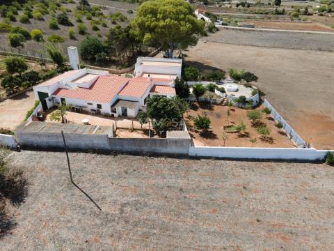 Encantadora Quinta T3 entre Burgau e Almadena – 3,8 ha de terreno