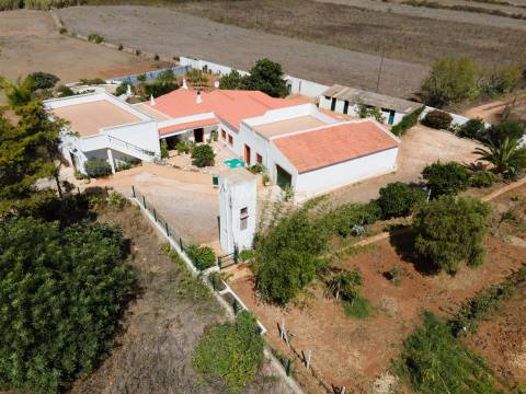 Encantadora Quinta T3 entre Burgau e Almadena – 3,8 ha de terreno