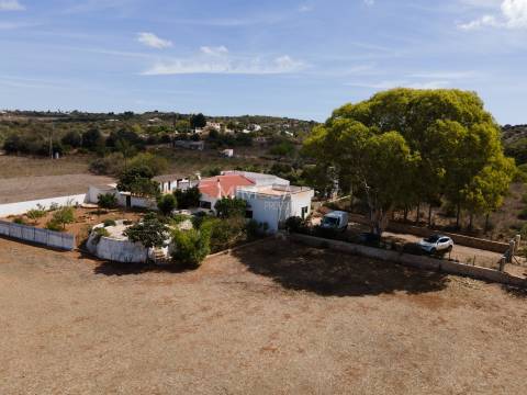 Encantadora Quinta T3 entre Burgau e Almadena – 3,8 ha de terreno