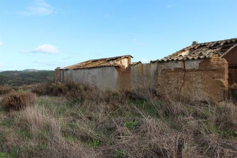 Quinta Espetacular em Aljezur: Oportunidade de Investimento Turístico