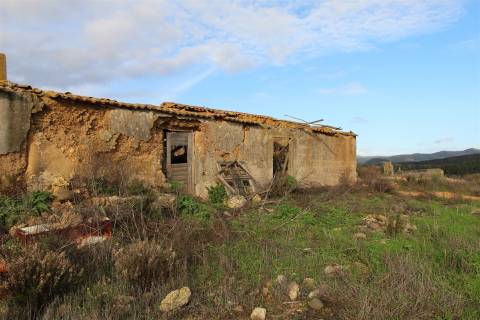 Quinta Espetacular em Aljezur: Oportunidade de Investimento Turístico