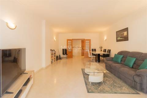 Apartamento T3 Tranquilo com Terraço