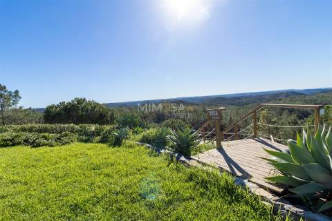 Residência Luxuosa em Vale de Figueiras