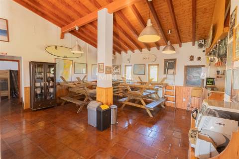 Residência Luxuosa em Vale de Figueiras