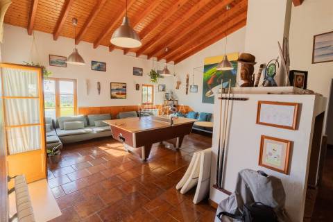 Residência Luxuosa em Vale de Figueiras