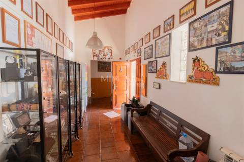 Residência Luxuosa em Vale de Figueiras