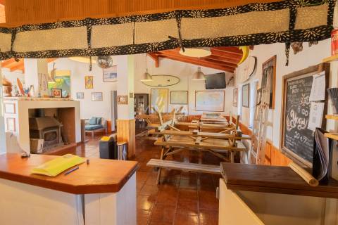 Residência Luxuosa em Vale de Figueiras