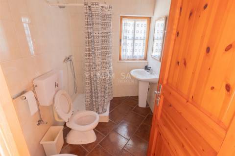 Residência Luxuosa em Vale de Figueiras