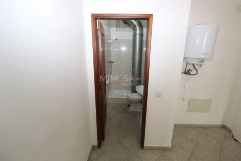 Loja de 74 m2 com Garagem - INVESTIMENTO ELEGANTE EM LAGOS