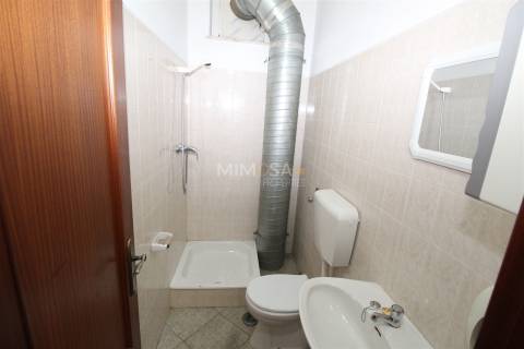 Loja de 74 m2 com Garagem - INVESTIMENTO ELEGANTE EM LAGOS