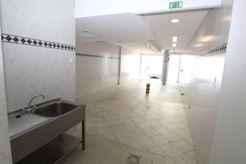 Loja de 74 m2 com Garagem - INVESTIMENTO ELEGANTE EM LAGOS