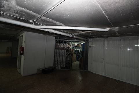 Loja de 74 m2 com Garagem - INVESTIMENTO ELEGANTE EM LAGOS