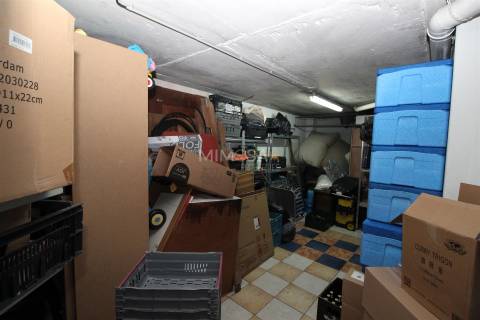 Loja de 74 m2 com Garagem - INVESTIMENTO ELEGANTE EM LAGOS