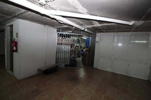 Loja de 74 m2 com Garagem - INVESTIMENTO ELEGANTE EM LAGOS