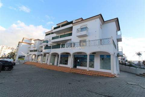 Loja de 74 m2 com Garagem - INVESTIMENTO ELEGANTE EM LAGOS