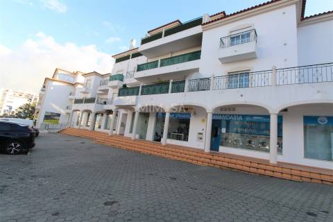 Loja de 74 m2 com Garagem - INVESTIMENTO ELEGANTE EM LAGOS
