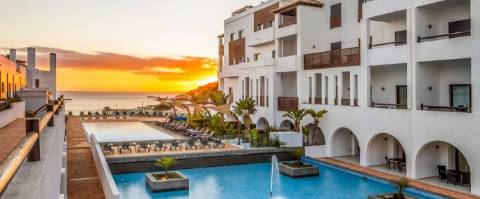 Apartamento de Luxo com Vista para Piscina em Lagos!