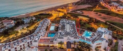 Apartamento de Luxo com Vista para Piscina em Lagos!