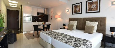 Apartamento de Luxo com Vista para Piscina em Lagos!