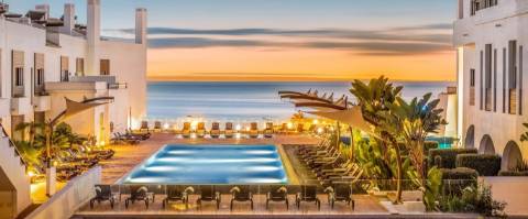 Apartamento de Luxo com Vista para Piscina em Lagos!