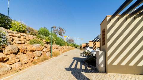 Moradia T3 em Banda – Arão, Mexilhoeira Grande