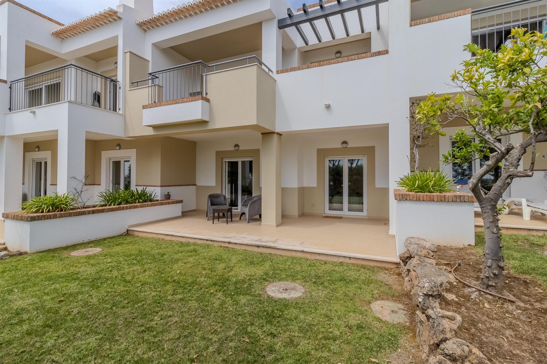 Moradia T3 em Banda – Arão, Mexilhoeira Grande