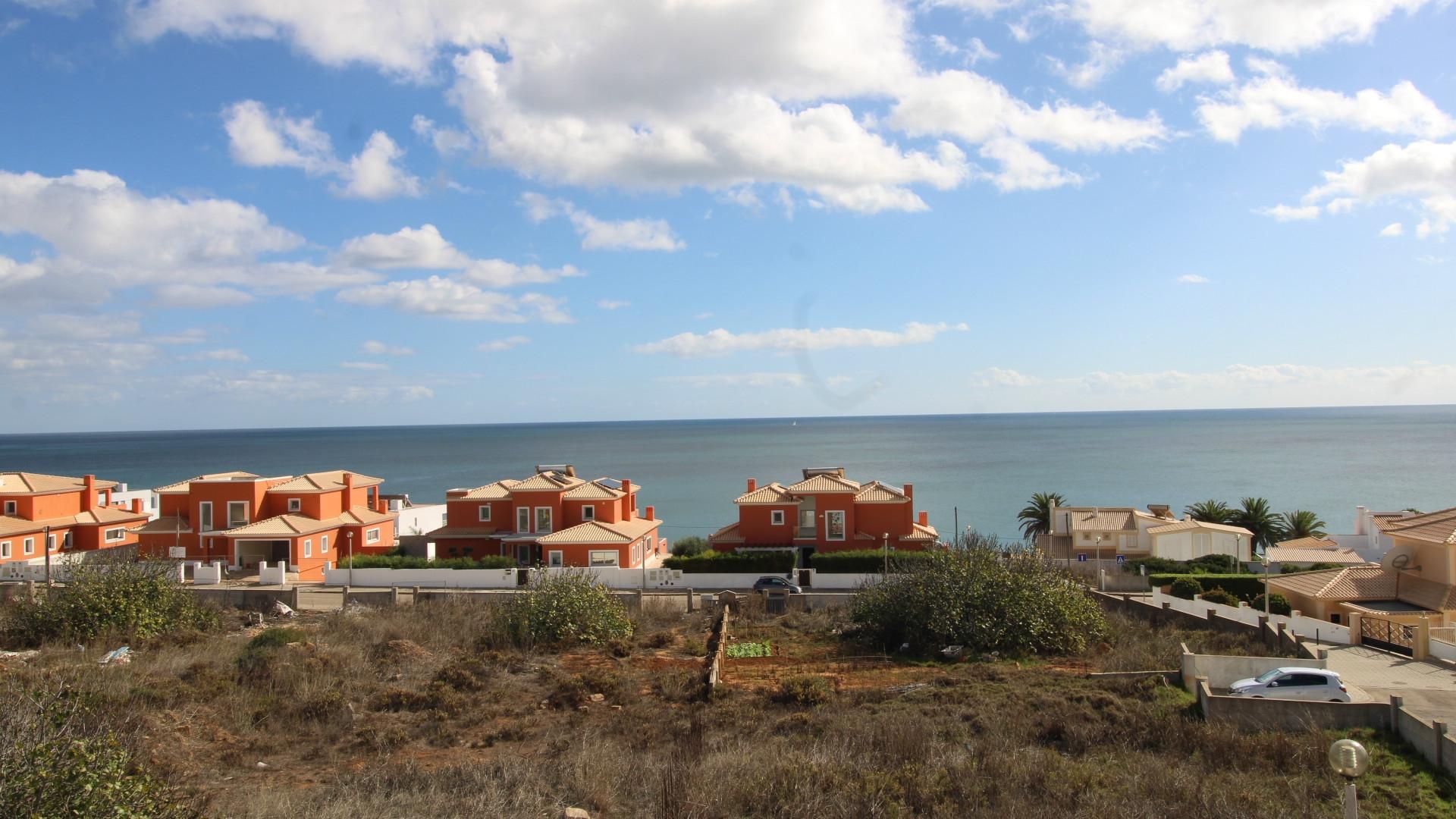 Moradia T3+2 Arrendamento em Luz,Lagos