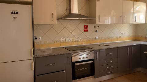 Moradia T5 +1, Praia da Luz Lagos / Arrendamento anual  4.000€ / Ref. LV059