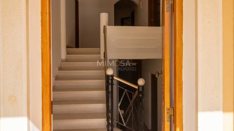 Moradia T5 +1, Praia da Luz Lagos / Arrendamento anual  4.000€ / Ref. LV059