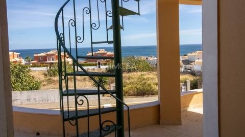 Moradia T5 +1, Praia da Luz Lagos / Arrendamento anual  4.000€ / Ref. LV059