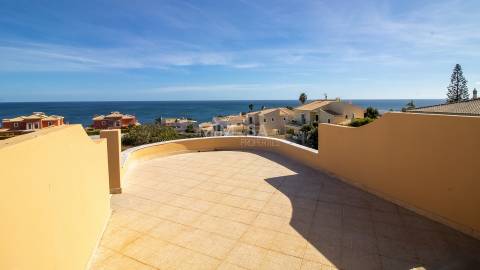 Moradia T5 +1, Praia da Luz Lagos / Arrendamento anual  4.000€ / Ref. LV059