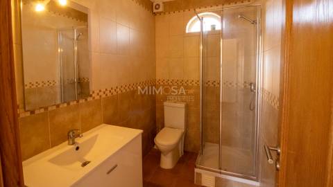 Moradia T5 +1, Praia da Luz Lagos / Arrendamento anual  4.000€ / Ref. LV059