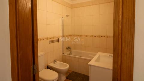 Moradia T5 +1, Praia da Luz Lagos / Arrendamento anual  4.000€ / Ref. LV059