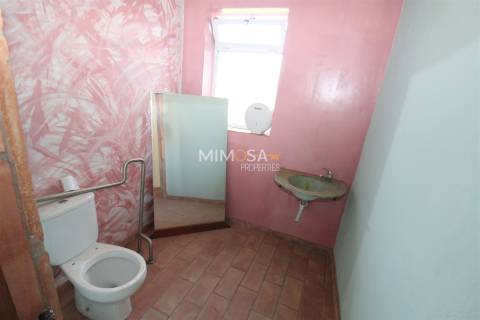 Edifício Comercial em Alvor