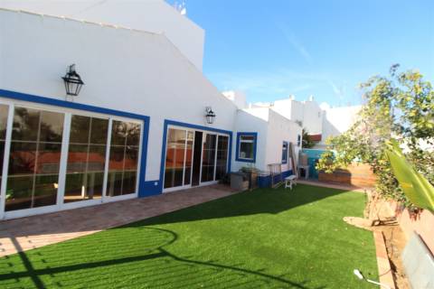 Edifício Comercial em Alvor