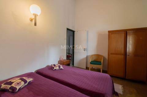 Moradia T3+2 com 3 Anexos Independentes em Alvor