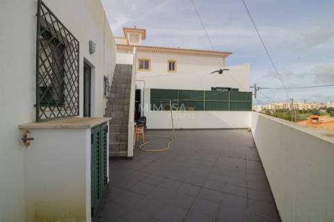Moradia T3+2 com 3 Anexos Independentes em Alvor