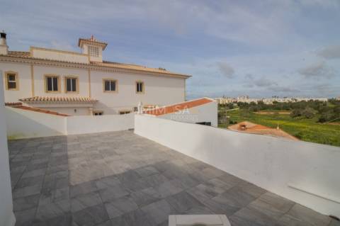 Moradia T3+2 com 3 Anexos Independentes em Alvor