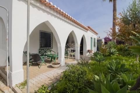 Moradia T3+2 com 3 Anexos Independentes em Alvor