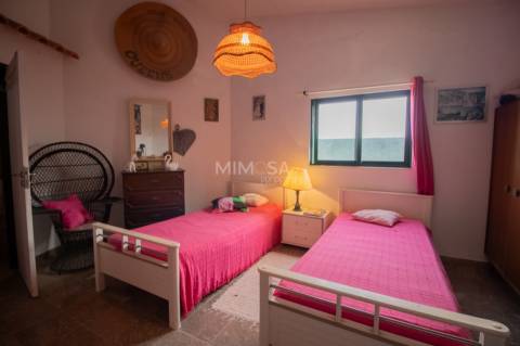 Moradia T3+2 com 3 Anexos Independentes em Alvor